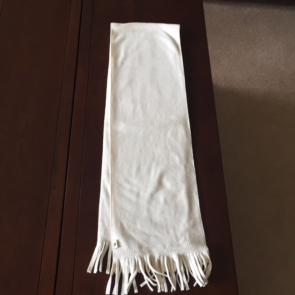 SCARF - Picture 1 of 2